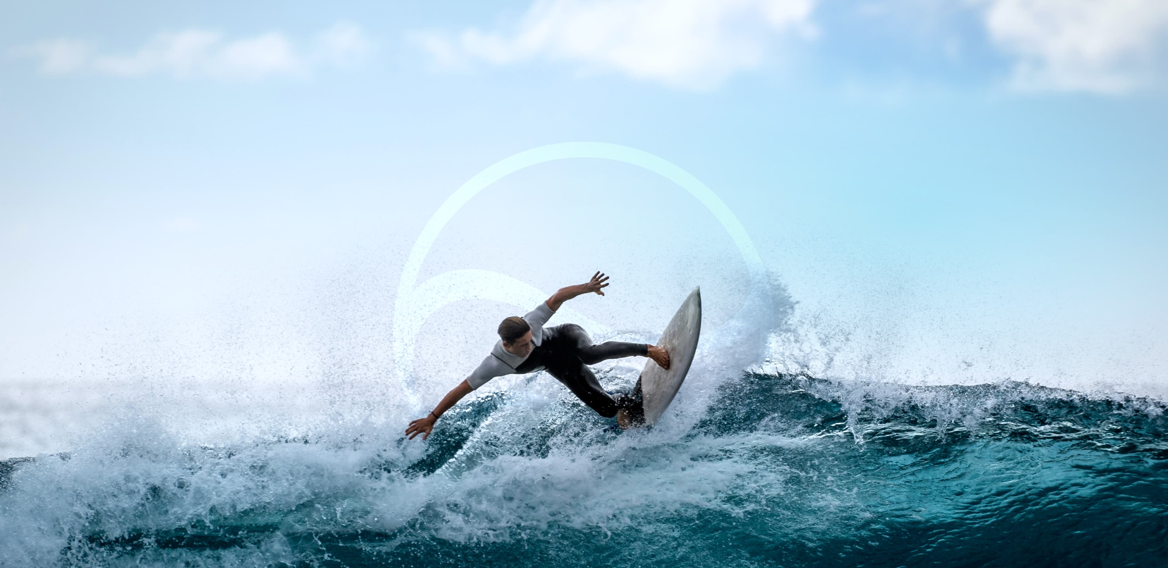 Surfista descendo uma onda